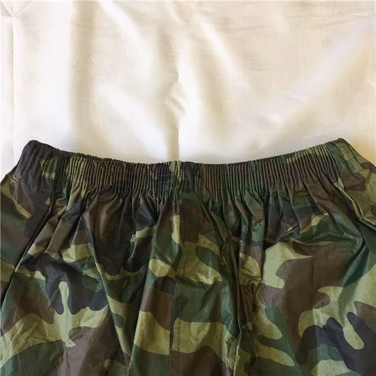 Bedruckte wasserdichte Kapuzenjacke aus Polyester/PVC mit Kapuze, Regenmantel, Regenbekleidung, Regenanzug für den Außenbereich, reflektierende, gut sichtbare Regenhose